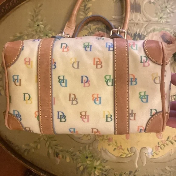 Dooney & Burke mini barrel purse signature leather - Picture 3 of 15